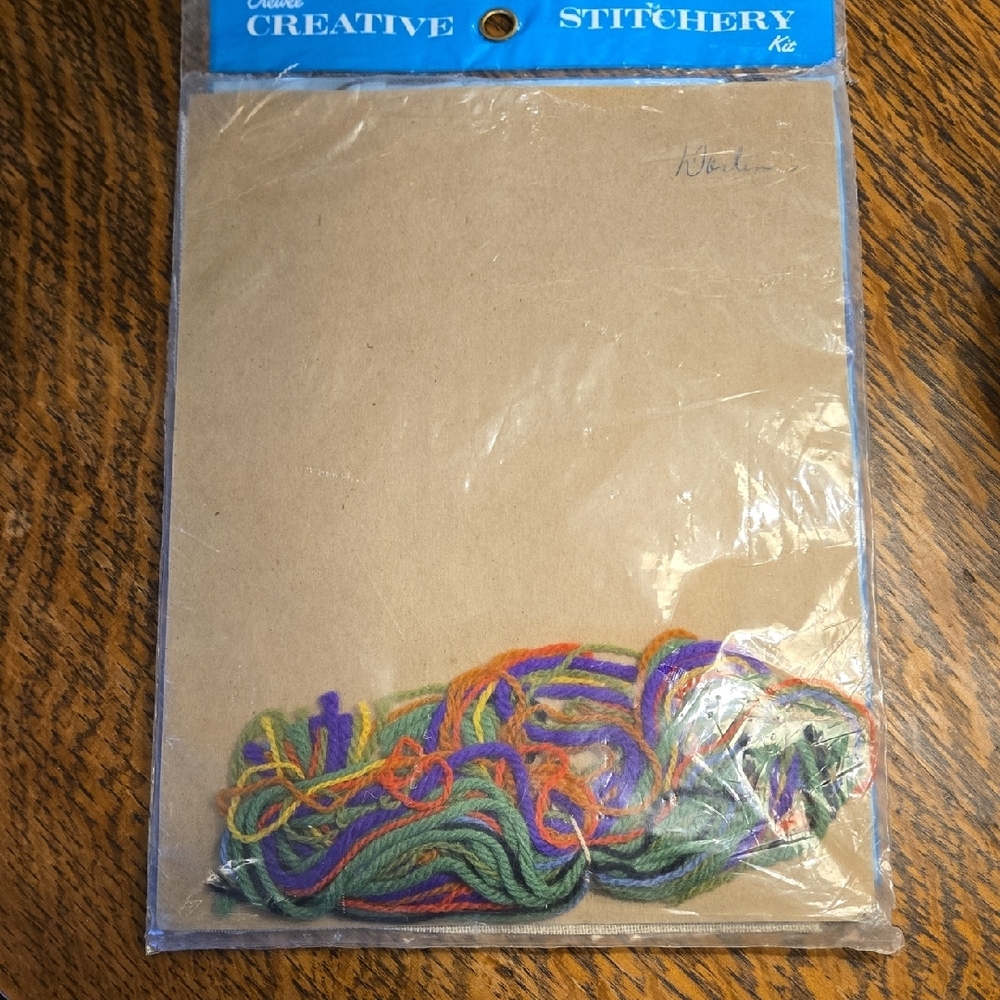 Vintage Vogart Creative Stitchery Kit with Floral Design - Picture 5 of 6